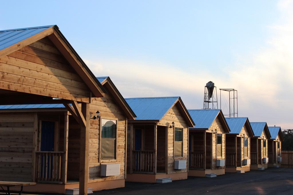 4K Lodges Poth Exterior foto